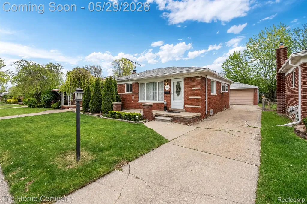 24564 Marine Avenue Eastpointe City MI 48021
