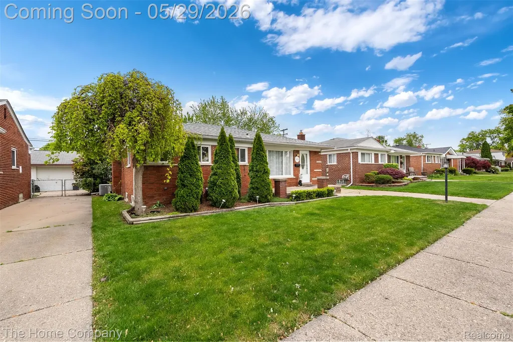24564 Marine Avenue Eastpointe City MI 48021