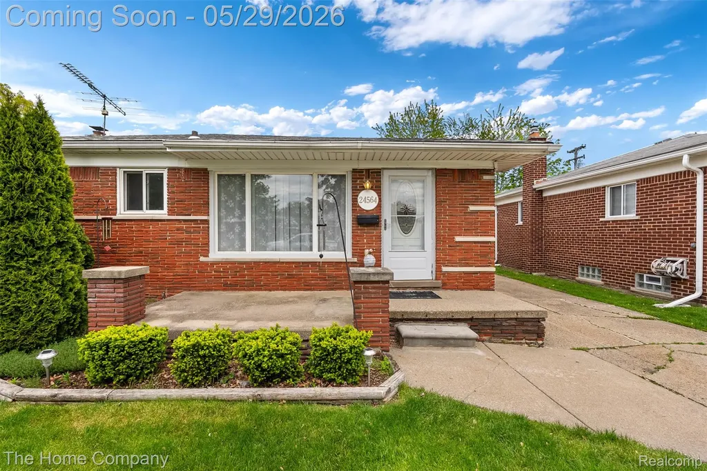 24564 Marine Avenue Eastpointe City MI 48021