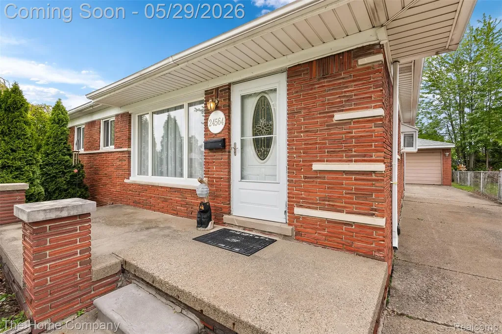 24564 Marine Avenue Eastpointe City MI 48021