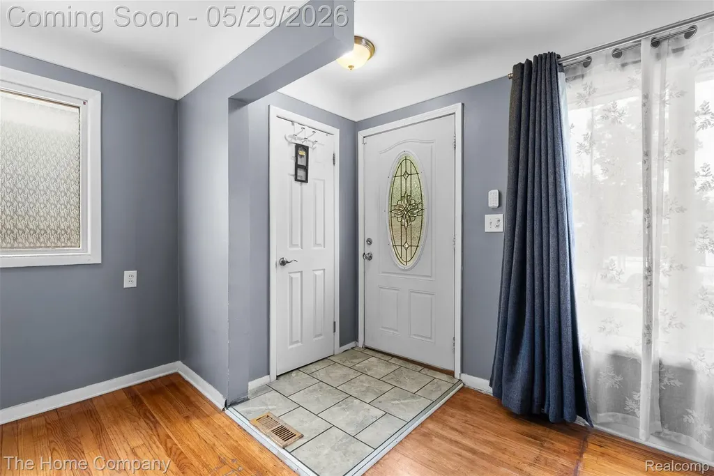 24564 Marine Avenue Eastpointe City MI 48021