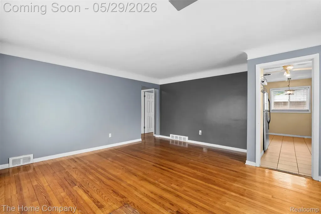 24564 Marine Avenue Eastpointe City MI 48021