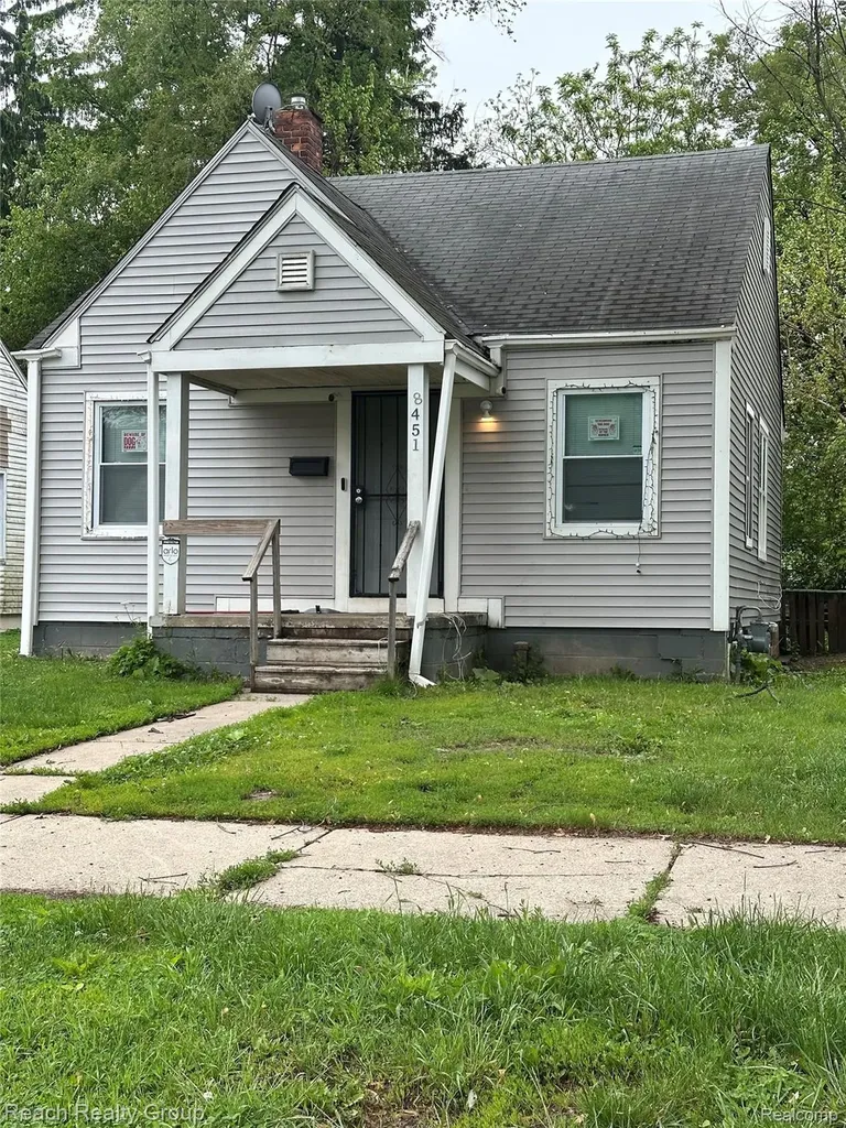 8451 Greenview Avenue Detroit City MI 48228