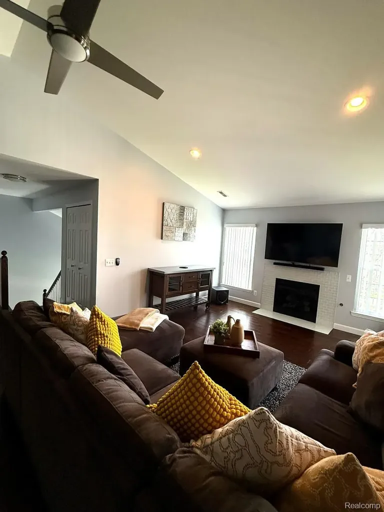 3612 Oakmonte Boulevard Oakland Charter Township MI 48306