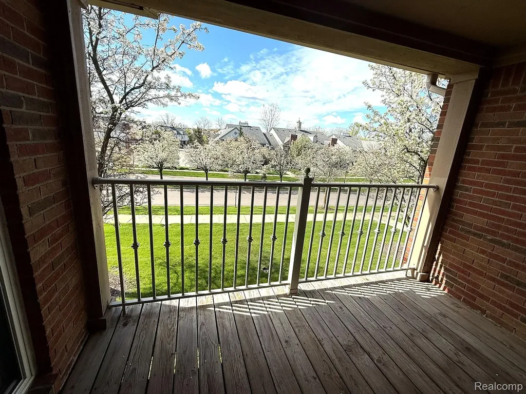 3612 Oakmonte Boulevard Oakland Charter Township MI 48306