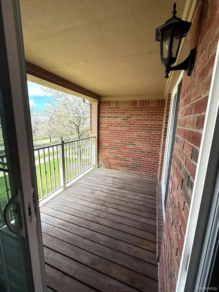 3612 Oakmonte Boulevard Oakland Charter Township MI 48306