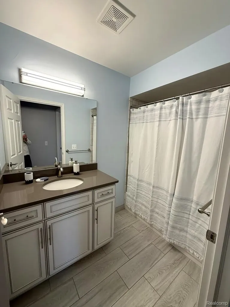 3612 Oakmonte Boulevard Oakland Charter Township MI 48306