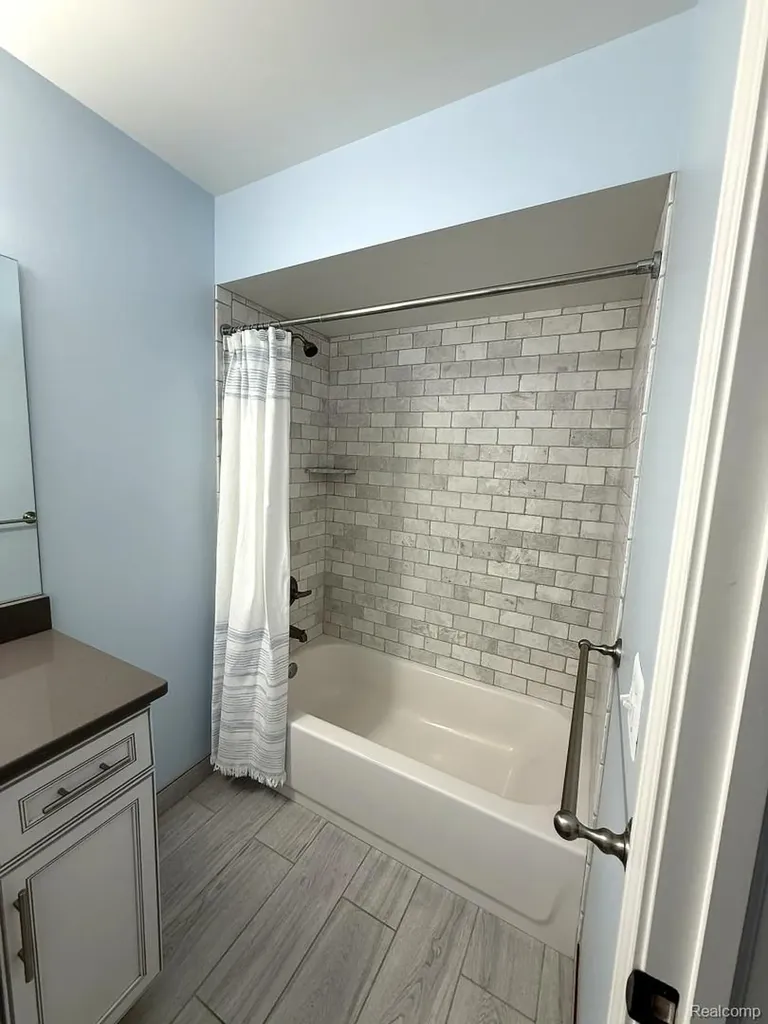 3612 Oakmonte Boulevard Oakland Charter Township MI 48306