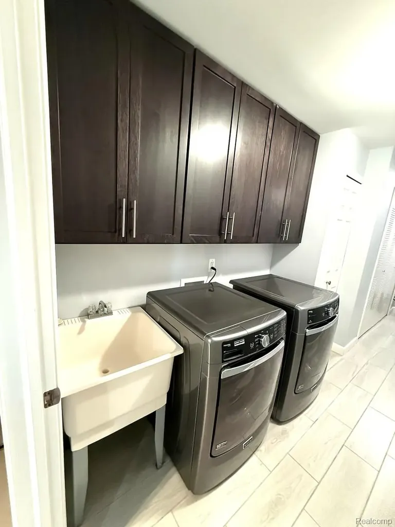 3612 Oakmonte Boulevard Oakland Charter Township MI 48306