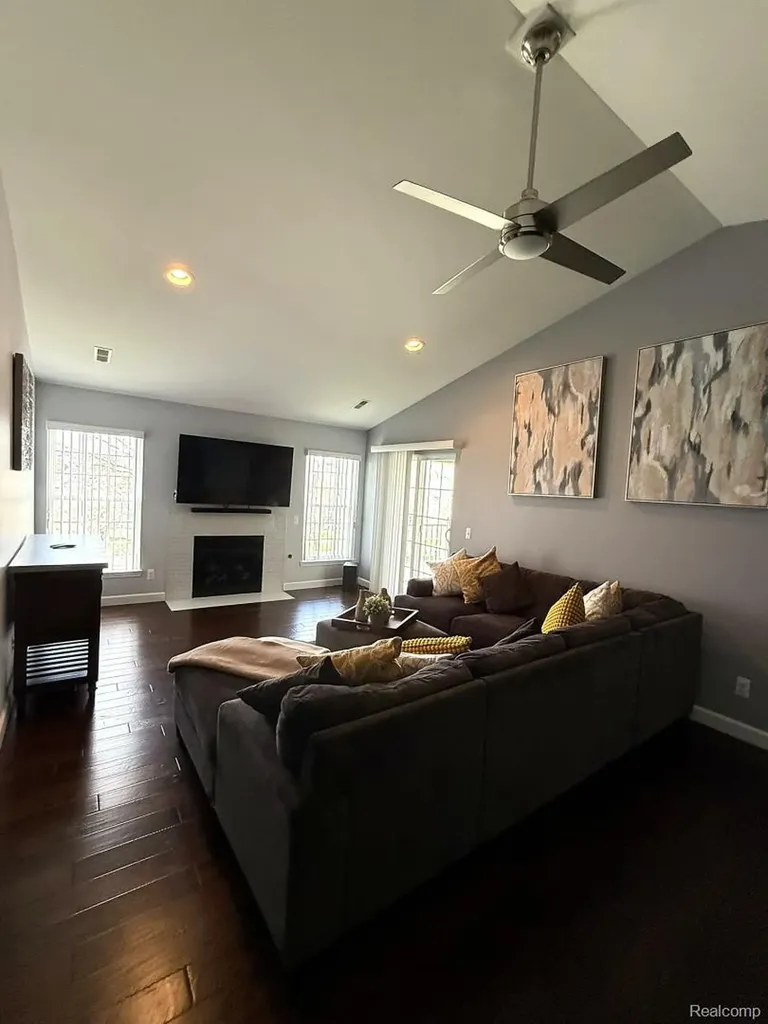 3612 Oakmonte Boulevard Oakland Charter Township MI 48306