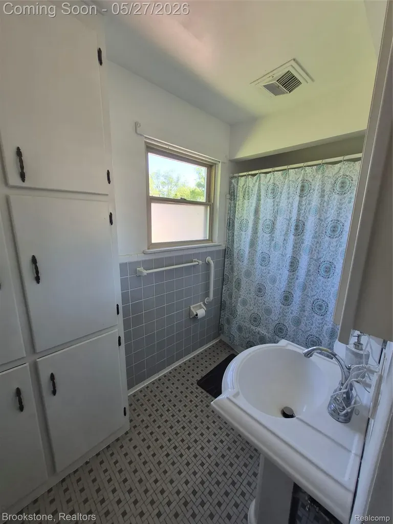 2664 Penna Drive West Bloomfield Charter Township MI 48324