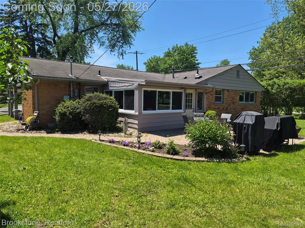 2664 Penna Drive West Bloomfield Charter Township MI 48324