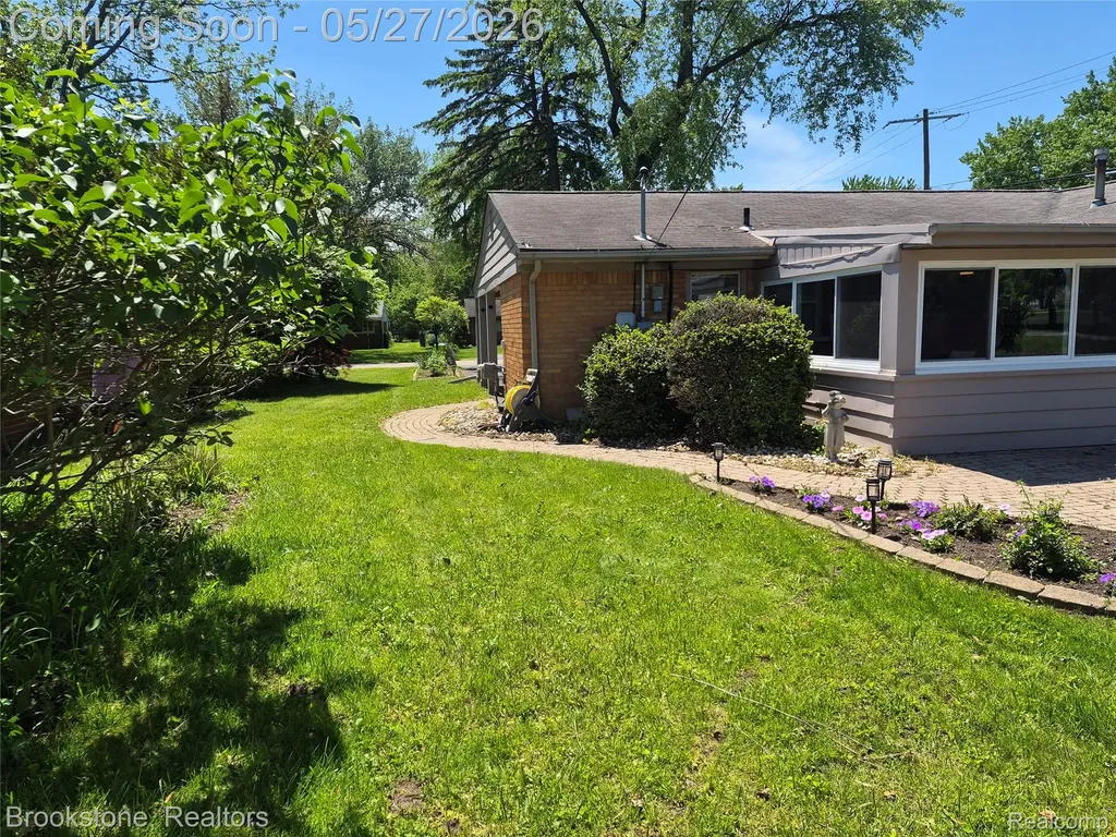 2664 Penna Drive West Bloomfield Charter Township MI 48324