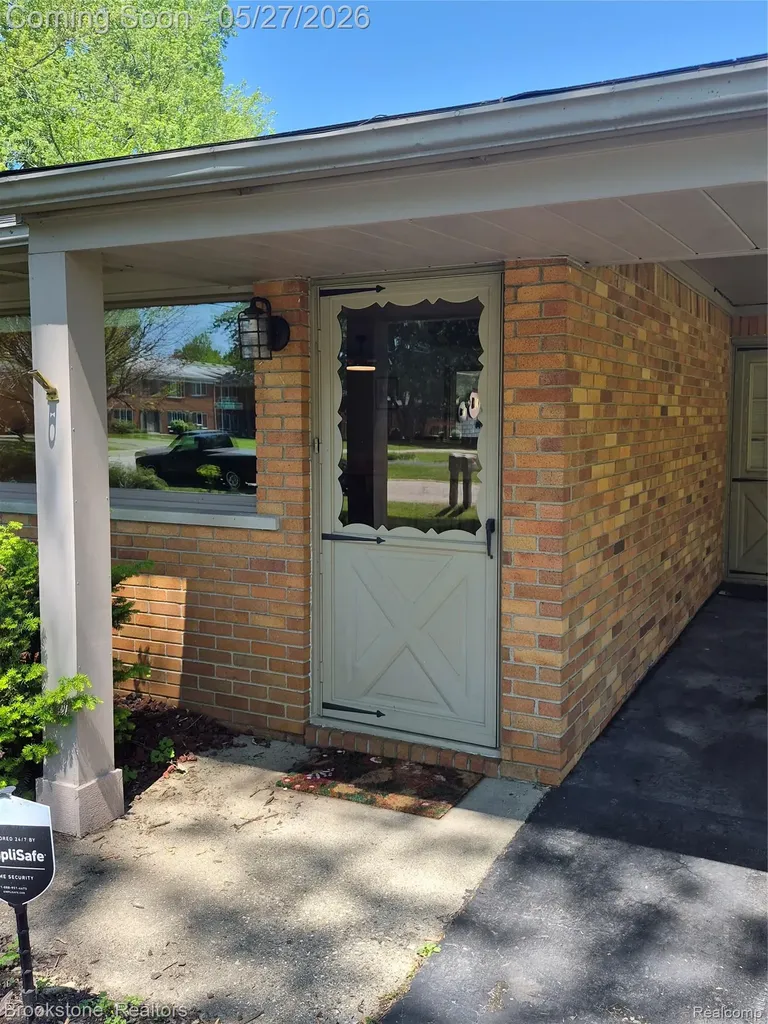 2664 Penna Drive West Bloomfield Charter Township MI 48324