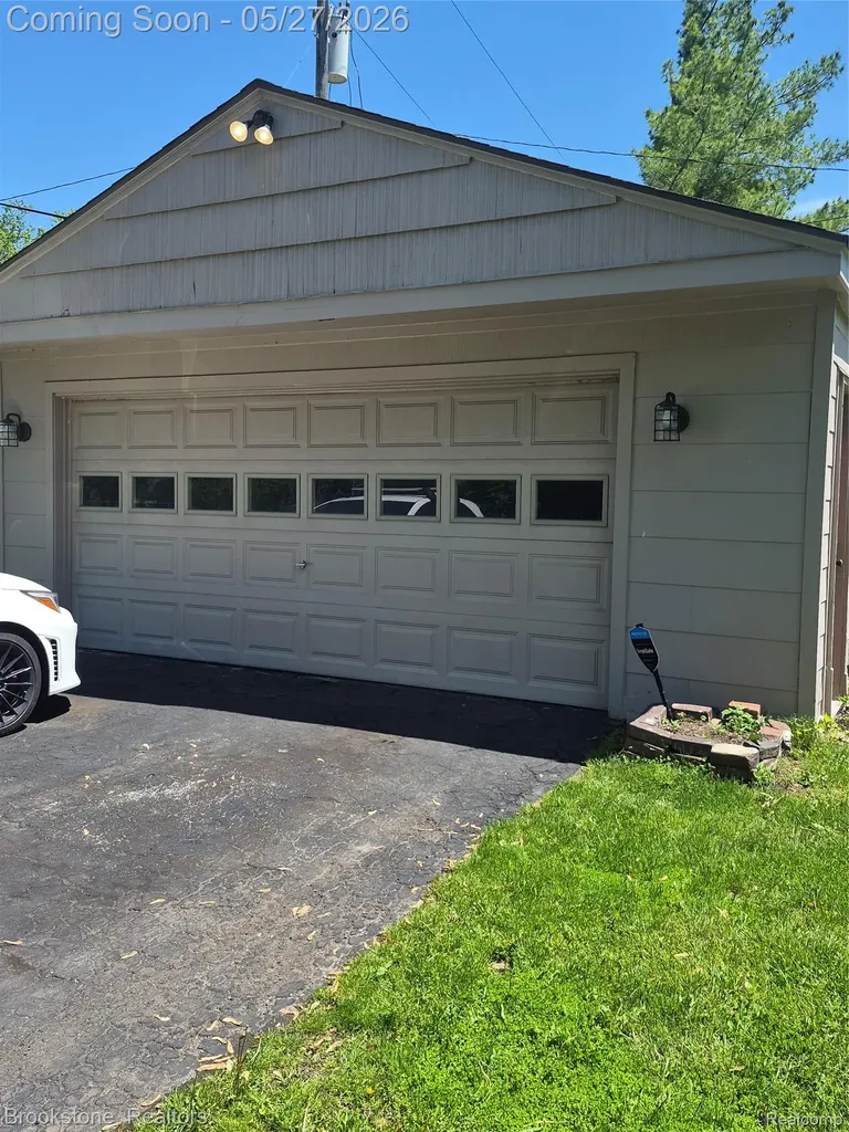 2664 Penna Drive West Bloomfield Charter Township MI 48324