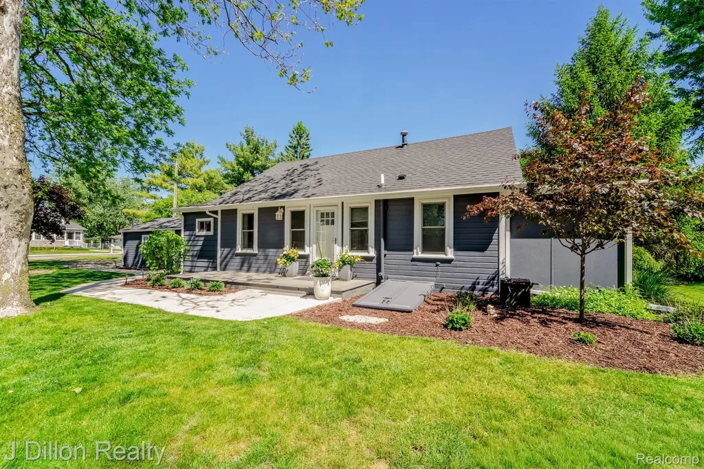 11320 Eastside Drive Plymouth Charter Township MI 48170