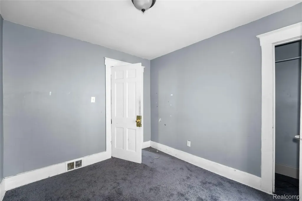 6886 Grandville Avenue Detroit City MI 48228