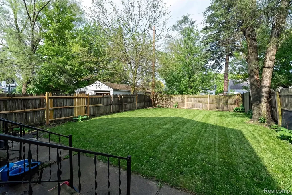 6886 Grandville Avenue Detroit City MI 48228