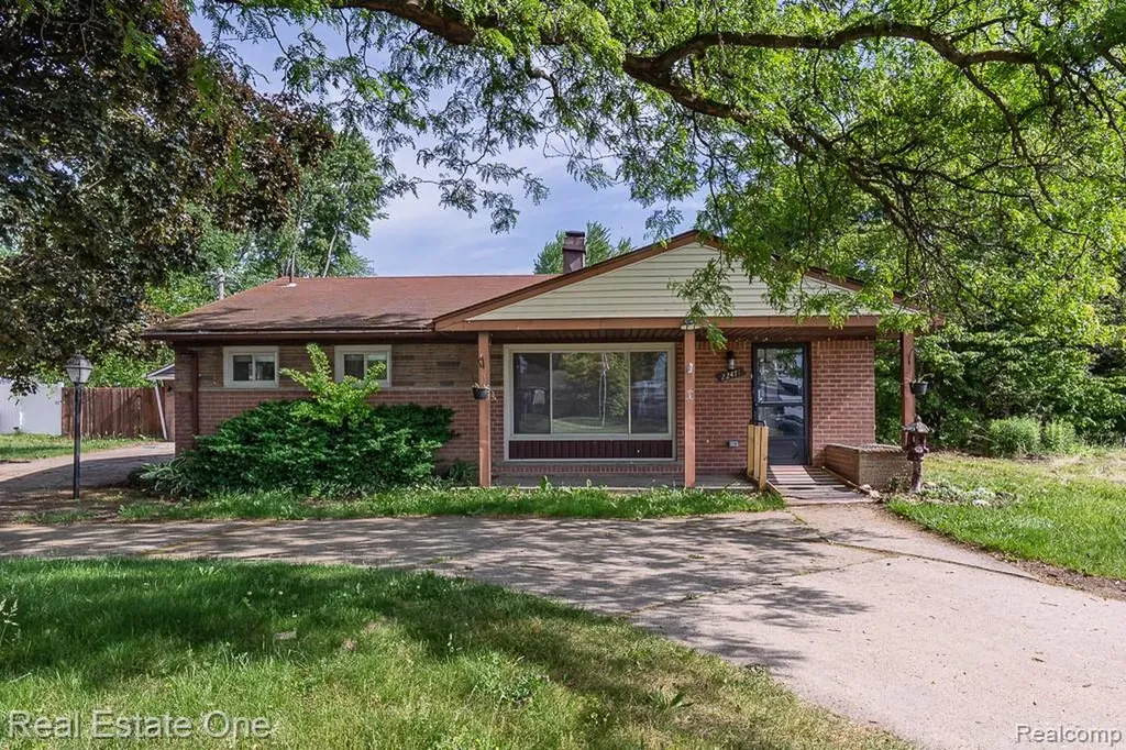 22471 Remick Drive Clinton Charter Township MI 48036