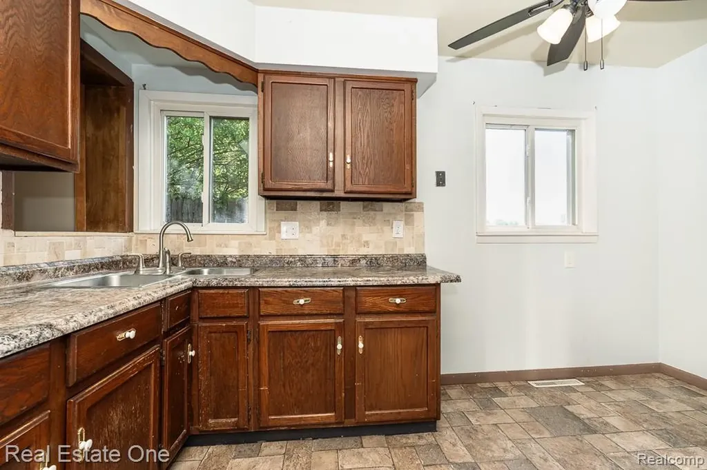 22471 Remick Drive Clinton Charter Township MI 48036