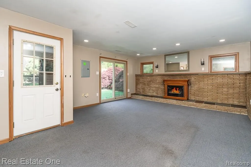 22471 Remick Drive Clinton Charter Township MI 48036