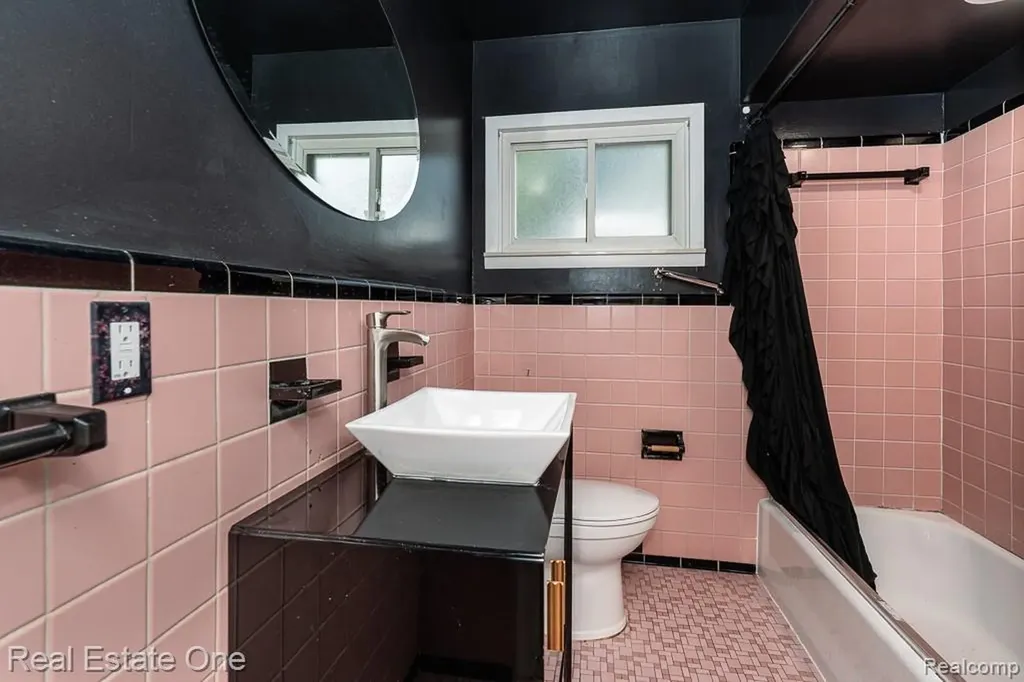 22471 Remick Drive Clinton Charter Township MI 48036