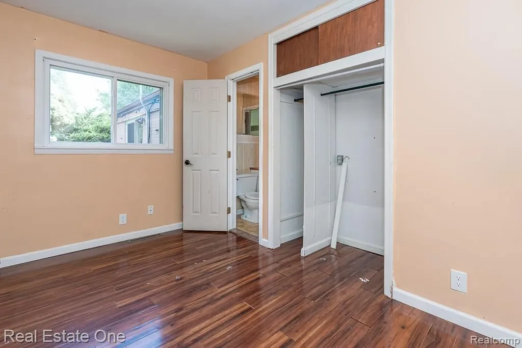 22471 Remick Drive Clinton Charter Township MI 48036