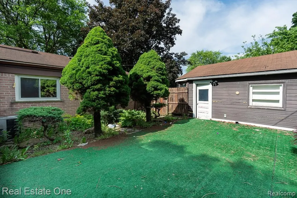 22471 Remick Drive Clinton Charter Township MI 48036