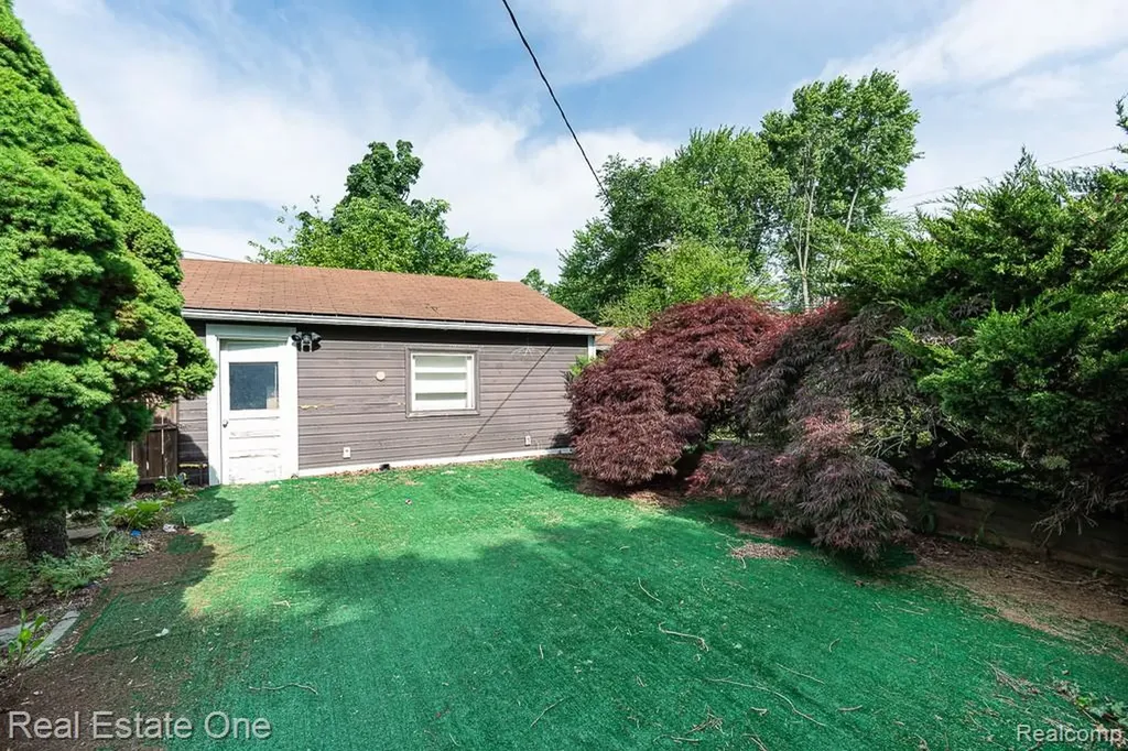 22471 Remick Drive Clinton Charter Township MI 48036