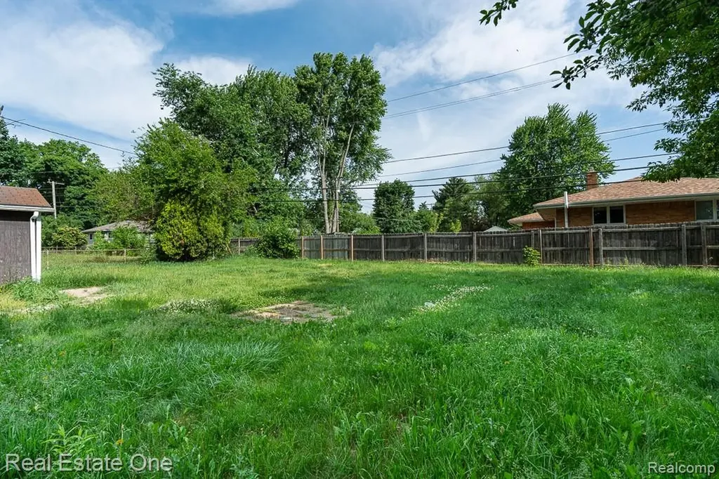22471 Remick Drive Clinton Charter Township MI 48036