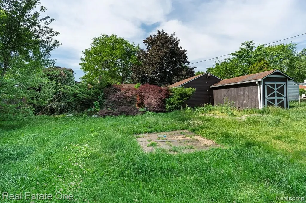 22471 Remick Drive Clinton Charter Township MI 48036