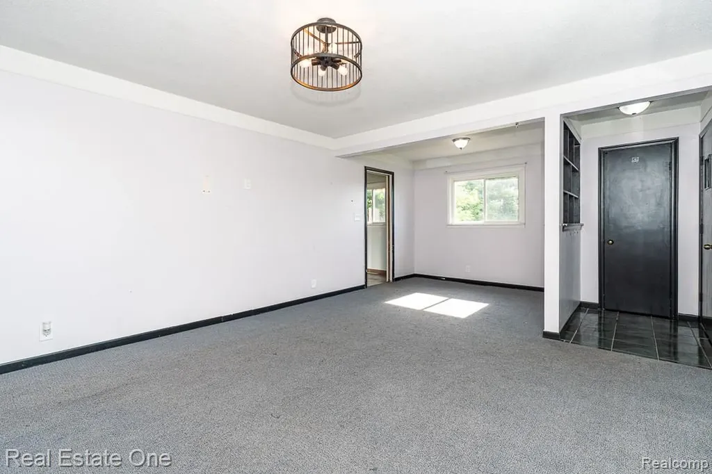22471 Remick Drive Clinton Charter Township MI 48036