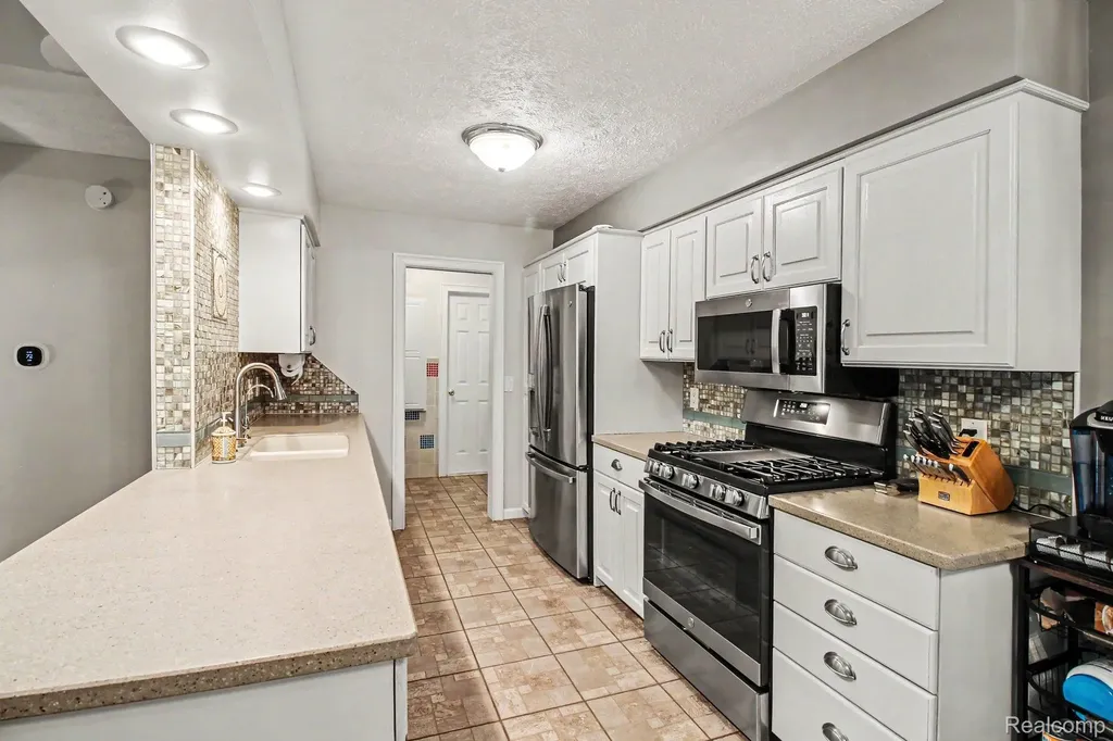 5183 Owosso Road Handy Township MI 48836