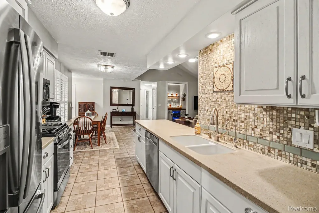 5183 Owosso Road Handy Township MI 48836