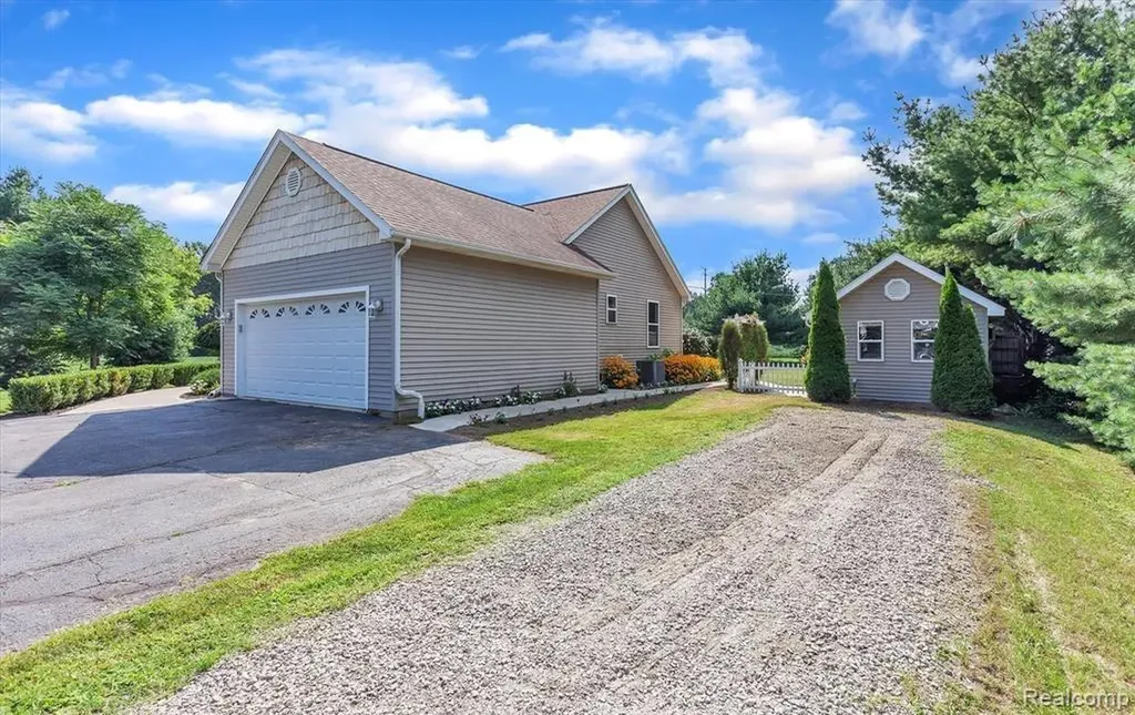 5183 Owosso Road Handy Township MI 48836