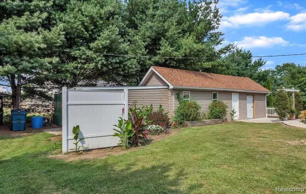 5183 Owosso Road Handy Township MI 48836