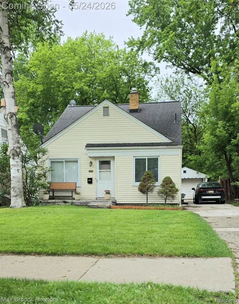24321 Kipling Street Oak Park City MI 48237