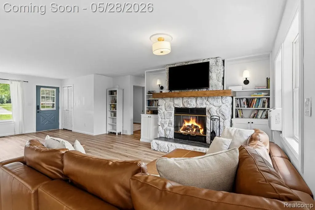 233 Peninsula Lake Drive Highland Charter Township MI 48357
