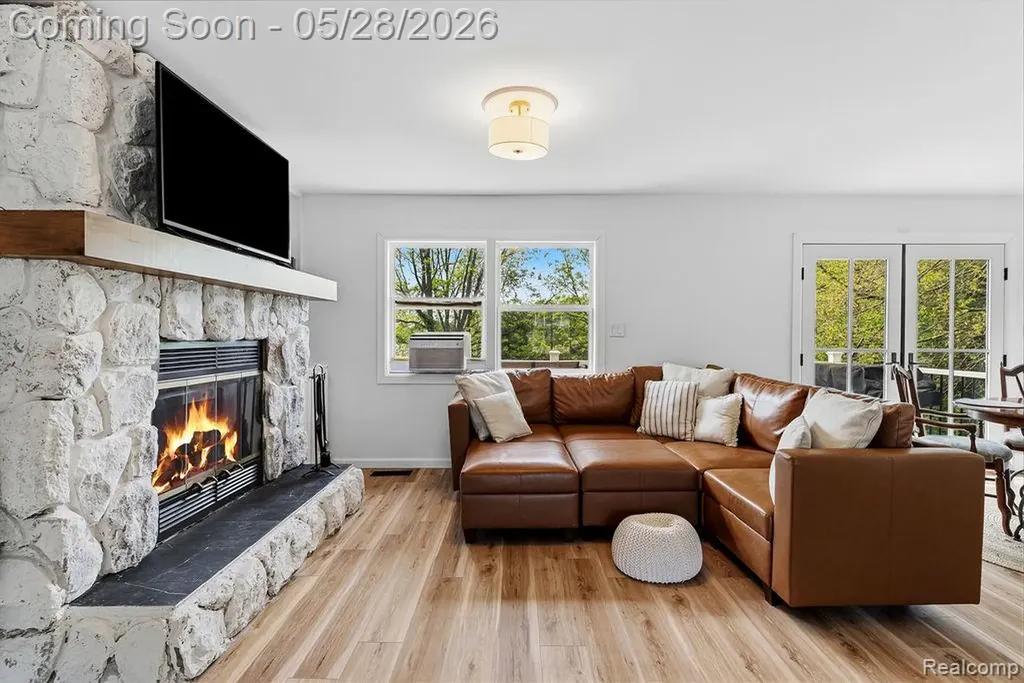 233 Peninsula Lake Drive Highland Charter Township MI 48357