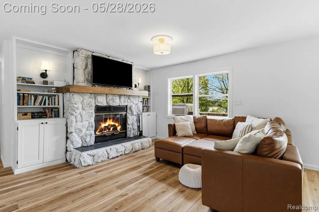 233 Peninsula Lake Drive Highland Charter Township MI 48357