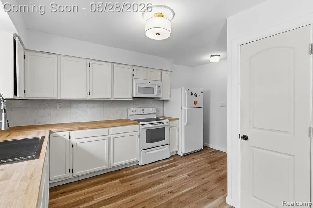 233 Peninsula Lake Drive Highland Charter Township MI 48357