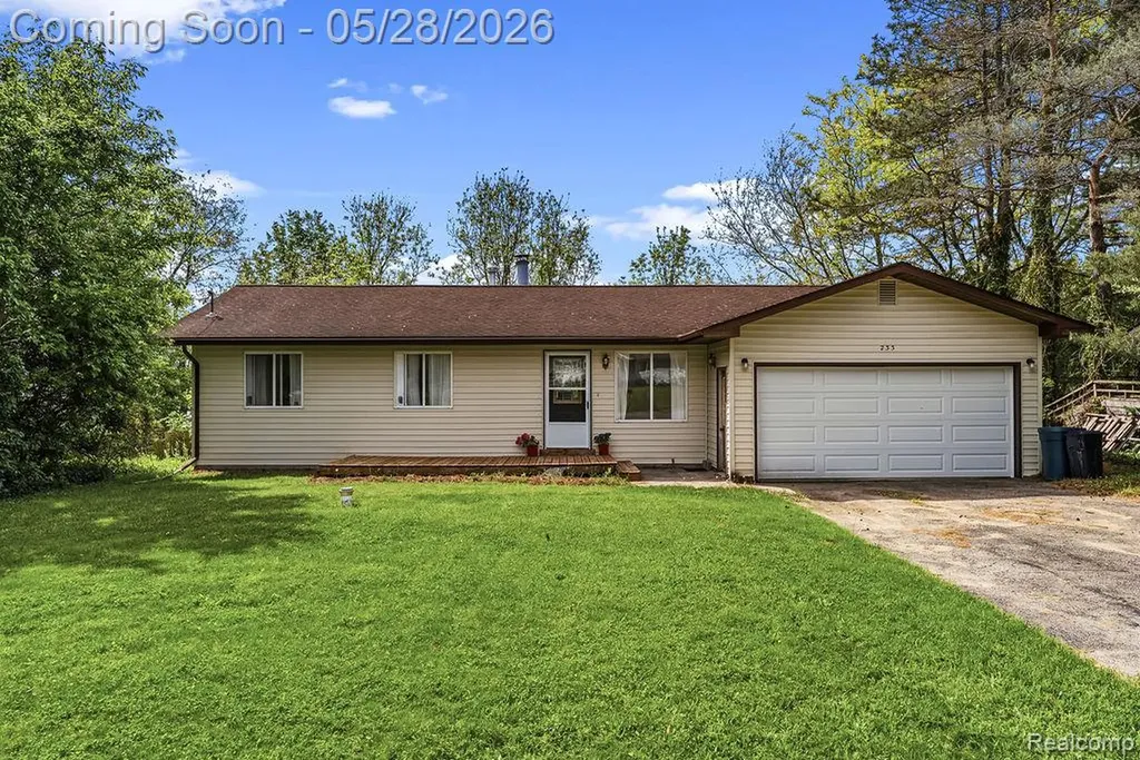 233 Peninsula Lake Drive Highland Charter Township MI 48357
