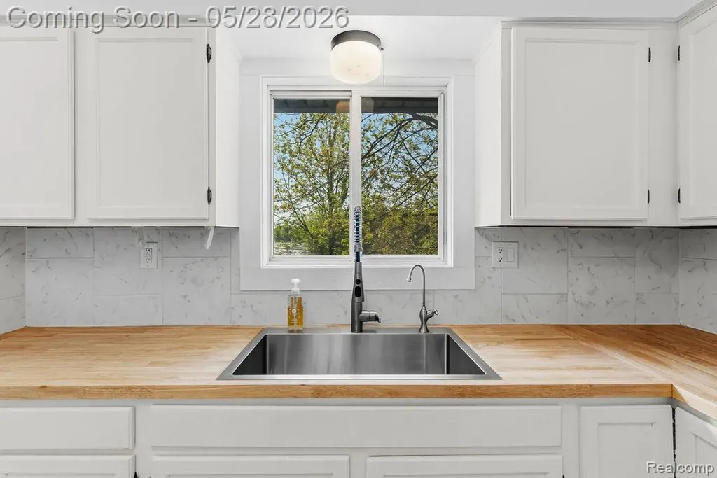 233 Peninsula Lake Drive Highland Charter Township MI 48357