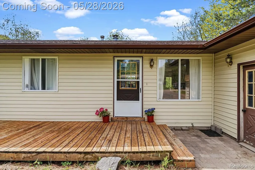 233 Peninsula Lake Drive Highland Charter Township MI 48357