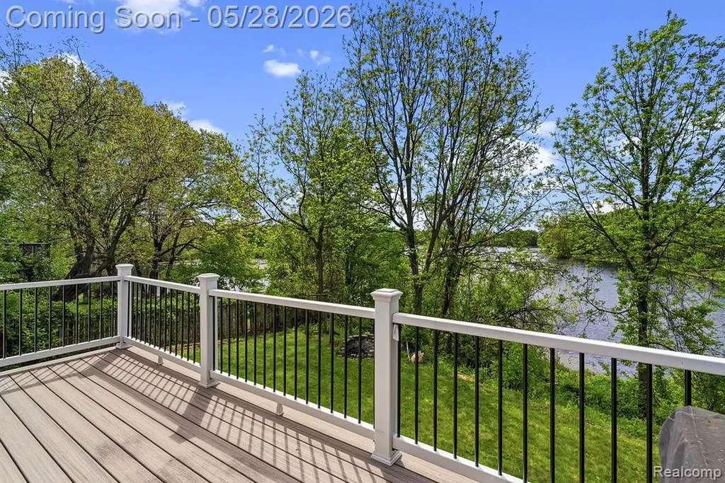 233 Peninsula Lake Drive Highland Charter Township MI 48357