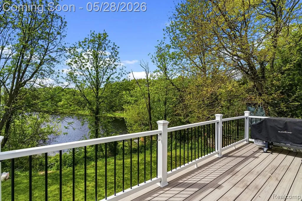233 Peninsula Lake Drive Highland Charter Township MI 48357