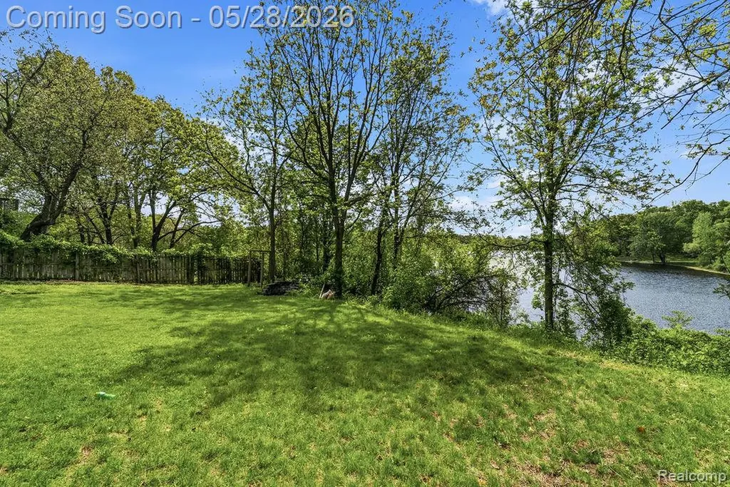 233 Peninsula Lake Drive Highland Charter Township MI 48357