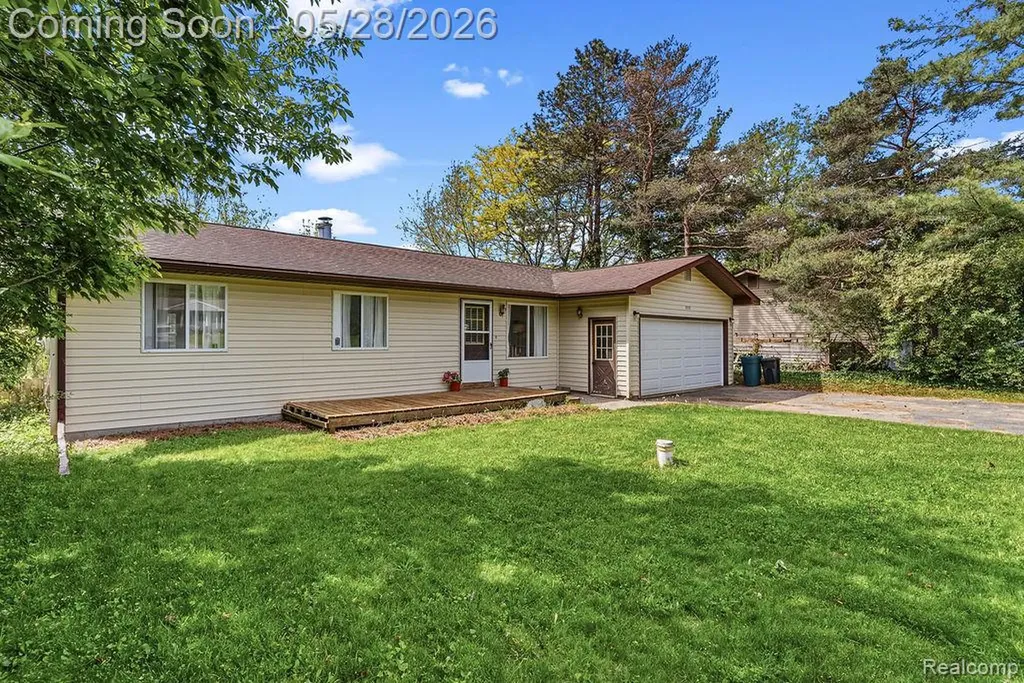 233 Peninsula Lake Drive Highland Charter Township MI 48357
