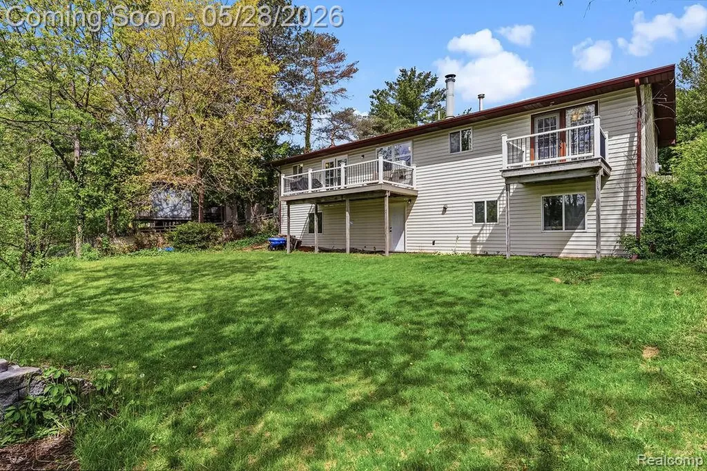 233 Peninsula Lake Drive Highland Charter Township MI 48357
