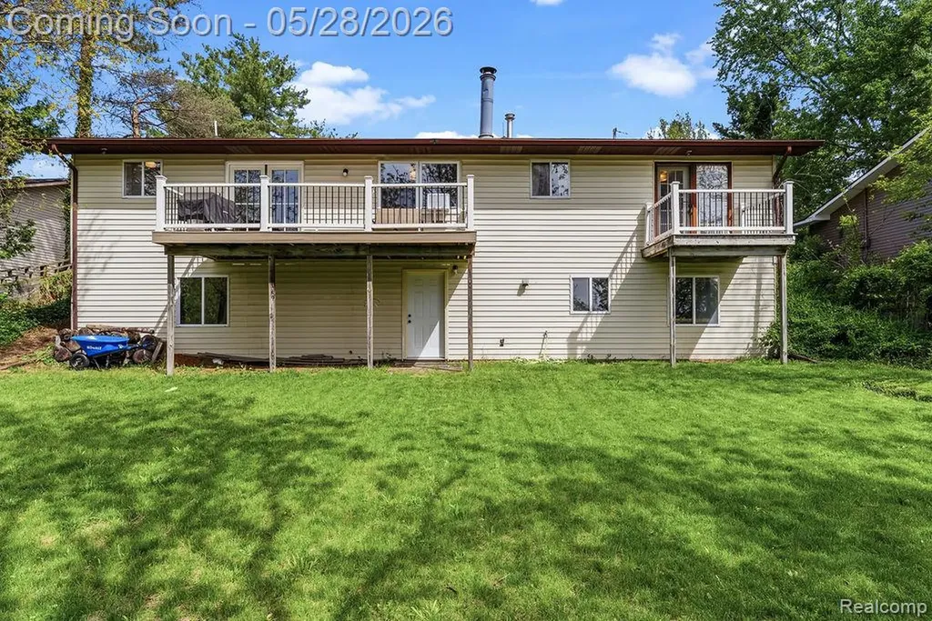 233 Peninsula Lake Drive Highland Charter Township MI 48357
